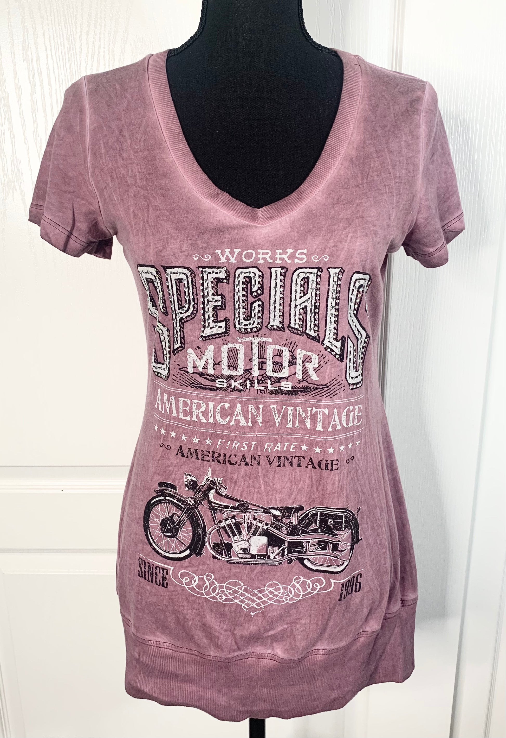 American Vintage Moto Graphic Tee – Plum Wash